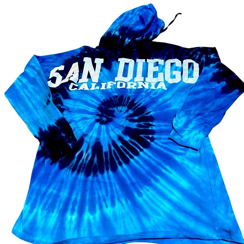 San Diego pull over woman sz L